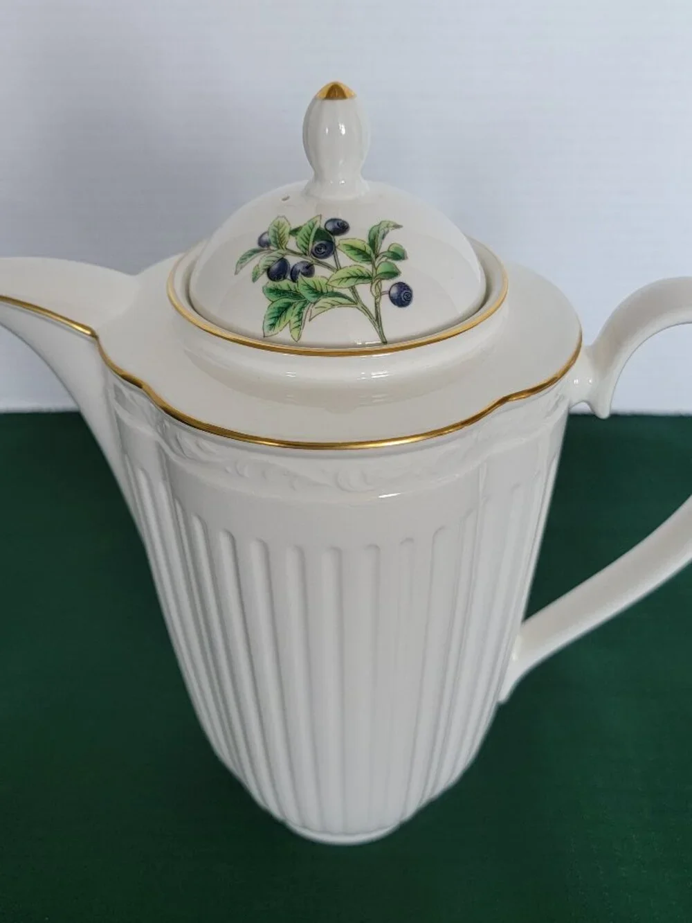 Mikasa Love Medley Coffee Pot Sever Ribbed accent piece to Italian Countryside